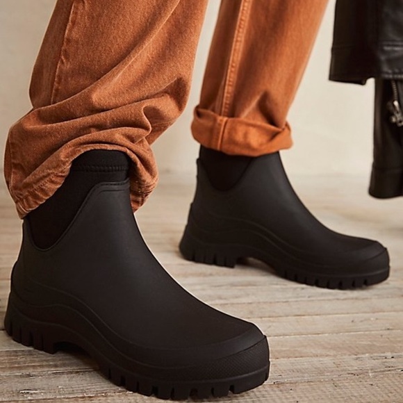 Sam Edelman Black PVC Waterproof Pull On Rounded Toe Rain Ankle Boots - Picture 1 of 7